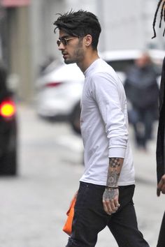 Zayn Malik Haircut, Zayn Malik Smiling, Zayn Pics, Zayn Malik Hairstyle, Zayn Malik Style, Zayn Malik Photos, Visual Merchandiser, Zayn Malik Pics, Corte De Cabelo Masculino