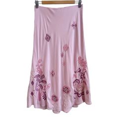 Johnny Was New A Line Midi Skirt Sz S Silk Flower Embroidered Pink Elastic Waist * Sz S * Approx. Measurements Laid Flat Unstretched Across Waist 13.75", Length 31" * No Fabric Info, But Presumed Silk Due To Feel, Texture And Similarity To Other Jw Garments Made From Silk * Pink * Lined * Elastic Waist * Placement Embroidery * Dry Cleaning Recommended. * New Never Worn Without Tag. Sample Item, No Fabric Info/Care Tag. No Issues Thank You For Stopping By. Comment For Questions. Bundle And Save. Colorful Midi Skirt, Midi Skirts, Floral Pleated Skirt, Evening Skirts, Embroidered Skirt, Silk Skirt, Purple Fashion, Skirt Pattern, Embroidered Dress