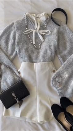 Luxury Vintage Outfits, Jeans Feminine Outfit, Ild Money Outfit Aesthetic, Regencycore Outfits, Modern Day Princess Outfits, Old Money Outfits Asthetics, Mommy Isuess Aestethic, Princess Core Outfit, Croquette Aesthetic Outfits