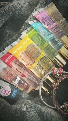 broadway lip gloss tho Lip Glosses Aesthetic, Good Lip Glosses, Broadway Lip Gloss, Broadway Lipgloss, Lip Gloss Aesthetic, Lipgloss Aesthetic, Girl Heaven, Lip Gloss Cosmetics, Best Lip Gloss