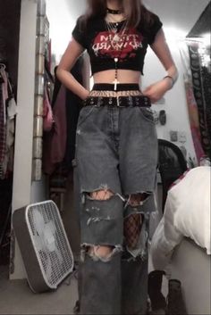 Grunge Alternative Outfits, Cute Outfits Emo Soft, Cute Girly Grunge Outfits, Darker Aesthetic Outfits, Grunge Minimalist Aesthetic, Lay Back Outfits, Cool Alternative Outfits, 80 Grunge Outfits, Post Grunge Outfits