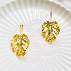 Experience the enchanting beauty of nature with our stunning Golden Monstera Leaf Earrings! Crafted from high-quality materials, these earrings feature intricate golden monstera leaves that will add a touch of elegance to any outfit. Perfect for nature lovers and those who appreciate unique, eye-catching jewelry. Dimensions: 1.5cm*4cm Materials: 18k-Gold plated brass Monstera Leaf Earrings, Monstera Leaves, Monstera Leaf, Leaf Earrings, Nature Lovers, Christmas Shopping, Nature Lover, Free Gifts, 18k Gold