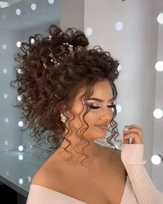 Curly Bridal Hair, Curly Hair Up, Hairstyles For Summer, Hair Upstyles, Quince Hairstyles, Long Hair Wedding Styles, Wedding Hair Inspiration