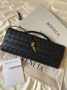 Bottega Veneta Bag Aesthetic, I Need A Boyfriend, Airport Travel Outfits, My Style Bags, Arabian Women, Airport Travel