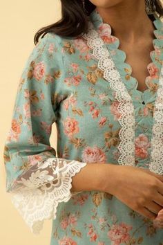 Printed Kurti Designs Latest For Women, Floral Print Kurti Design With Lace, Floral Print Salwar Suit Design, Floral Print Kurti Design Patterns, Neckline Designs With Lace, Cotton Lace Neck Design, Kurta Necks For Women, Neck Design For Cotton Suits, Printed Kurti With Lace Design