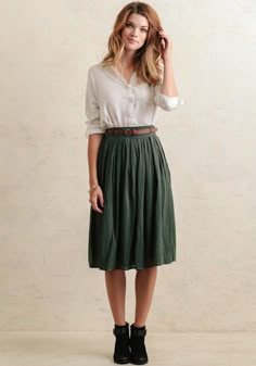 Midi Rock Outfit, Classic Feminine Style, Cider House, Mid Skirt, Rock Outfit, Rock Design, Green House