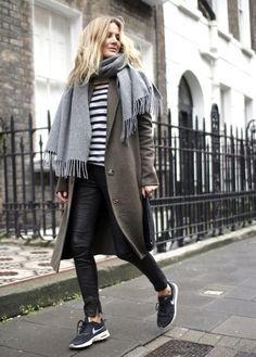 Kimono Lingerie, Winter Outfits Street Style, Flight Outfit, Fashion Me Now, Fall Fashion Coats, Tennis Shoes Outfit, Trendy Winter, Grey Scarf