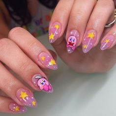 Uñas rosas con diseño, inspiradas en los juegos de Nintendo. Muy lindo Kirby. Ballerina Nail Designs, Almond Long Nails, Cartoon Nail Designs, Ballerina Nails Designs, Gold Gel Nails, Ballerina Nail, Creative Nail Art, Anime Nails, Short Nails Art