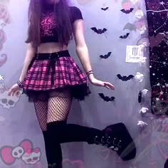 Grunge Outfits Pink, White Goth Clothes, Black Aesthetic Grunge Outfit, Hot Pink Grunge Outfit, Goth Clothes Aesthetic, Grunge Draculaura, Hot Pink Emo Outfit, Pink Emo Asthetic, Kawaii Clothes Aesthetic