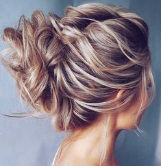 Easy Messy Updo for Weddings Romantic Updo Hairstyles, Messy Hair Look, Messy Hair Updo, Easy Updo Hairstyles, Hair Adviser, French Twist Hair, Curly Updo, Messy Updo, Curly Hair Updo