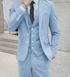 Sky Blue Mens Suit, Prom Suits For Men Light Blue, Light Blue Wedding Tux Groom, Light Blue Tux Prom, Light Blue Quince Chambelanes, Light Blue Tuxedo Prom, Baby Blue Suits For Men Wedding, Baby Blue Chambelanes Outfits, Blue Tuxedo Prom