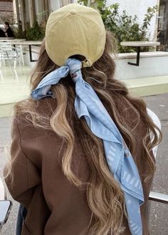 Long Blonde, Long Blonde Hair, 가을 패션, Fall 2024, Scarf Styles, Vintage Denim, Look Fashion