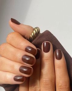 January Nail Colors, Brown Nails Design, Fall Nail Trends, Minimalist Nail Art, Pearl Nails, Short Nail, Trendy Nail