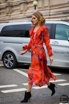 Olivia Palermo wearing long red flower dress and black ankle boots by STYLEDUMONDE Street Style Fashion Photography Olivia Palermo Street Style, Estilo Olivia Palermo, Olivia Palermo Lookbook, Mode Shoes, London Fashion Weeks, Olivia Palermo Style, Outfit Chic, Romantic Mood, Moda Chic