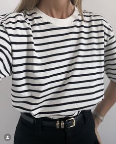 Striped Shirt Outfit, Outfits With Striped Shirts, Minimal Look, Simple Outfit, Tshirt Outfits, Fashion 2018, Daily Fashion, Striped Shirt, Shirt Outfit