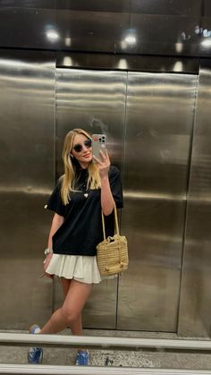 La Style Outfits, Outfits Calor, Blue Maxi Skirt Outfit, Fall Skirt Outfits, Mini Skirts Outfits Summer, Stylish Denim Skirt, Minimalist Fashion Summer, Skirt Outfit Summer, Black Skirt Outfits