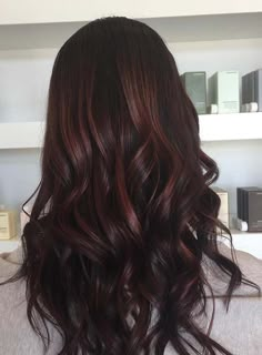 Top 30 Chocolate Brown Hair Color Ideas Chocolate Makeup, Hair Color Brown Chestnut, Chestnut Brown Hair, Rambut Brunette, Golden Brown Hair, Chocolate Brown Hair Color, Hair Color Chocolate, Brown Ombre Hair, Brown Hair Dye