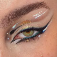 Fractal Glitter Eye Paint – about-face Jules Aesthetic, Euphoria Makeup Looks, Teknik Makeup, Euphoria Makeup, Glitter Eyeshadow Palette, Soyut Sanat Tabloları