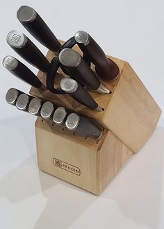 REVIEW – A good set of kitchen knives is an indispensable tool in any kitchen and having an equally sharp and durable set of steak knives is important too. The PAUDIN 14-piece Kitchen Knife Set has a full cutlery set and a convenient storage block. I have one to review; read on to see what […]