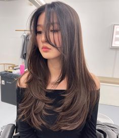 25 Expert Butterfly Haircuts Better Than TikTok DIYs Hairstyles For Layered Hair, Shoulder Length Hair Cuts, Girl Haircuts, Haircuts For Medium Hair, Haircuts Straight Hair, Penteado Cabelo Curto, Haircut For Thick Hair