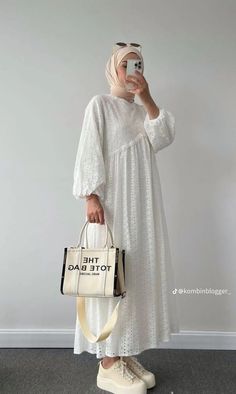 Modest Maxi Dress Hijab Styles, White Hijabi Outfits, Summer Dresses For Hijab, White Dress Hijab Outfits, Dress White Hijab, Dress Casual Hijab, White Dress Hijab, Hijab Dress Casual, White Hijab Outfit