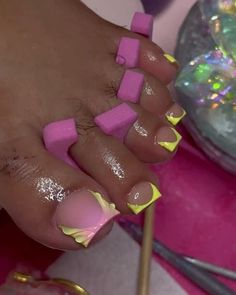 The Nail Babe on Instagram: "Pretty Pedi🍧 By: @slaymeslim✨ • • • • ❤️‍🔥💅🏽Follow @thenailbabeuk for more nail inspiration💅🏽❤️‍🔥  #pedicure👣 #creativenails #auranails #trendnails #frenchtipnails #nailinspo #tropicalnails #nailsonfleek #acrylictoes #prettynails #nailsnailsnails #thenailbabeuk #thenailbabe" Cute Acrylic Toe Designs, Toe French Nail Designs, Toe Design Ideas, Pedicure Colors For Dark Skin, Toes Nail Designs