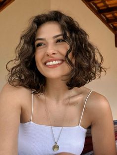 15 cortes de pelo modernos y actuales para mujeres 4 2c Bob, Short Curly Bob Haircut, Short Hair Curly, One Length Hair, Short Permed Hair, Haircuts Blonde, Short Natural Hair