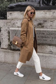 Emma Hill Outfits, Trent Coat, Emma Hill, Pijamas Women, Straight Leg Jeans Outfits, Mode Tips, Trench Coat Outfit