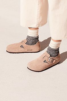 Birkenstock London Outfit, Birkenstock London, Birkenstock Clog, Birkenstock Outfit, Clogs Outfit, Shoes And Socks, Birkenstock Style