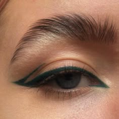 Maquillage On Fleek, Green Eyeliner, Matte Gel, Smink Inspiration, Makijaż Smokey Eye, Makeup Guide, Makeup Eye Looks, Eyeliner Looks, Eye Makeup Art