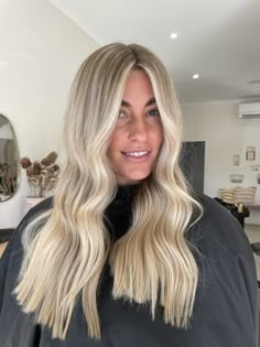 Cutesy Hairstyles, Root Smudge, Winter Blonde, Blonde Highlights On Dark Hair, Summer Blonde Hair, Blonde Balayage Highlights, Blonde Moments, Going Blonde, Curled Hair