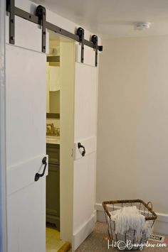 Sliding Barn Door Bathroom, Barn Door Diy, Interior Barn Door Hardware, Diy Interior Doors, Bathroom Barn Door, Sliding Cabinet Doors, Diy Cabinet Doors, Woodworking Tutorials, Interior Sliding Barn Doors