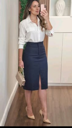 Classy Business Outfits Skirt, Formal Outfits For Women Skirt, Professional Skirt Outfits, Skirt And Top Outfits Classy, Formal Skirt Outfit Classy, Semiformal Outfit Mujer, Office Uniform For Women, Pencil Skirt Outfits Casual, Office Uniform