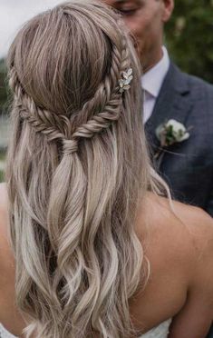 Having a rustic wedding theme? And a bit confused on what hairstyle you should go with your rustic wedding–then look no further. We’ve rounded up... Braided Hairstyles For Wedding, Wedding Hairstyle, Long Blonde