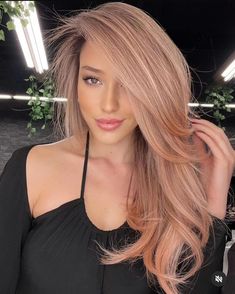 Summer 24 Hair Trends, Hair Color Ideas For Blondes For Fall, Apricot Blonde Hair, Peach Blonde Hair, Styling Hairstyles, Peach Blonde, Rose Blonde Hair, Cute Summer Hair, Gold Blonde Hair