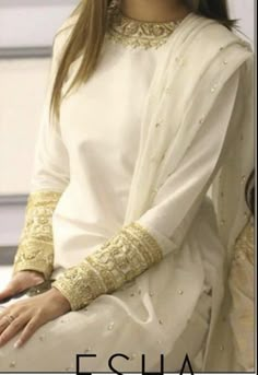 Pakistani Churidar Party Wear, White Suit With Golden Embroidery, White And Gold Kurti Designs, White Suit Designs, Pakistani Fashion Casual, Pakistani Fancy Dresses, Pakistani Dresses Casual, Pakistani Fashion Party Wear