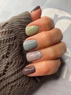 Fall Nails Design On One Nail, Gel Nails Ideas For September, Beautiful Dip Nails, Perfect Dip Nails, Eucalyptus Nail Art, One Color On Each Hand Nails, Summer To Fall Transition Nails 2023, Gel Nail Inspiration Short, Dark Manicure Ideas