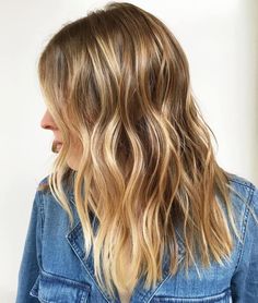 Brown Hair With Golden Blonde Highlights Golden Blonde Hair Color, Dark Blonde Hair Color, Chunky Highlights, Golden Blonde Highlights, Colored Hair Tips, Golden Blonde Hair, Creamy Blonde, Light Blonde Hair, Warm Blonde