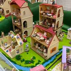 a bunch of toys that are on a table together in the shape of houses and buildings