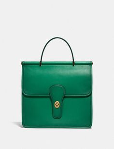 Coach is one of those classic handbag brands that come and go, but always remain stylish. Here are the best vintage coach handbags and coach styles to shop for, if you like timeless bags and accessories. #coach #coachbag #vintagecoach #vintagebags #vintagestyle #classicstyle #handbags #shoulderbags Coach Willis, Handbags Coach, Vintage Designer Bags, Coach 1941, Style Goals, Coach New York