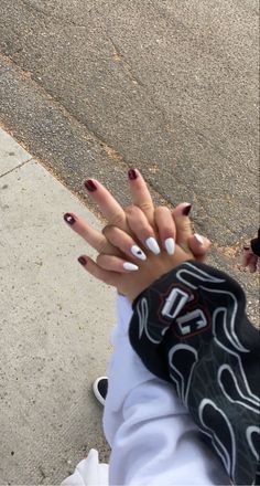 Couple Nails Matching Black, Matching Nails Girlfriends, Bf Gf Nail Ideas, Fem Masc Matching Nails, Couple Nails Matching Simple