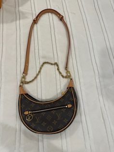 Louis Vuitton Monogram Loop handbag with strap and chain. Box, receipt, dust bag and shopping bag included and in pristine condition and clean. Original price at $2370 selling for $2150 . Like BRAND NEW held only 2-3 times and perfect for Christmas Gifts. Green Handbags, Disney Mom, Green Handbag, Printed Purse, Doctor Bag, Purse Vintage, Monogrammed Leather, Beach Print, Wood Handle