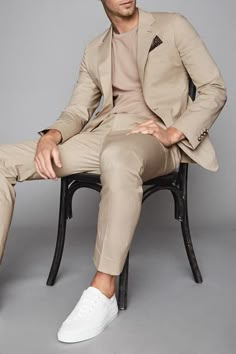 Modern Groom Attire Classy, Suit And Sneakers Men Outfits, Beige Outfit Men, Tan Shoes Men, Suits And Sneakers, Beige Suits, Mens Casual Outfits Summer