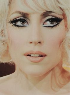 Lady Gaga Makeup, Klasik Hollywood, 60s Makeup, Billy B, Lady Gaga Photos, Oh My Goddess, Smink Inspiration, Vintage Makeup, Editorial Makeup