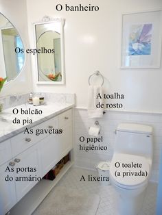 a bathroom with white walls and tile flooring, all labeled in different spanish words