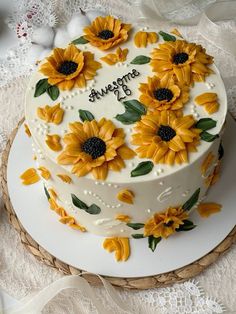 #girassol #sunflowers #deus #natal #aesthetic #instagram #tattoo #cake  #bolos #cakessunflowers #cupcakes  #pinterest #amarelo  #casamento #decoracao #buquedenoiva  #buquedegirassol #natal #teladebloqueio #capapinterest #padrinhos Sunflower Cake Birthday, Sunflower Cake Design, Natal Aesthetic, Sunflower Birthday Cakes, Tattoo Cake, Cake Designs For Boy, Sunflower Cupcakes, Sunflower Cake, Sheet Cake Designs