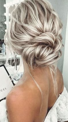 Bun Wedding Hair, Low Bun Wedding Hair, Updo Messy, Textured Updo, Hairstyle Simple, Bun Wedding, Updo Bridal, Cute Prom Hairstyles, Hairstyle Updo