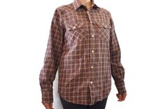 "Vintage men's plaid flannel shirt with snap buttons in good shape by Old Navy. Size ; Small Flat Measurements ; Chest ; 19\" Hips : 20\" Length ; 27\"" Bohemian Style Wedding Dresses, Womens Designer Belts, Bisbee Arizona, Mens Plaid Flannel, Tokyo Street Fashion, Older Man, Hipster Grunge, Hipster Shirts, 90s Mens