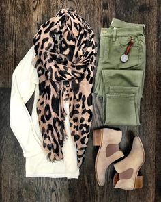 Flat Lays Come To Life | MrsCasual Olive Jeans, Flats Outfit, Boating Outfit, Clothes And Shoes, Green Life, Teen Vogue, Looks Chic, 가을 패션, Mode Inspiration