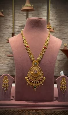 Perfectly complements my style undefined undefined undefined Indian Gold Necklace Designs, Simple Necklace Designs, Gold Earrings Models, Antique Gold Jewelry Indian